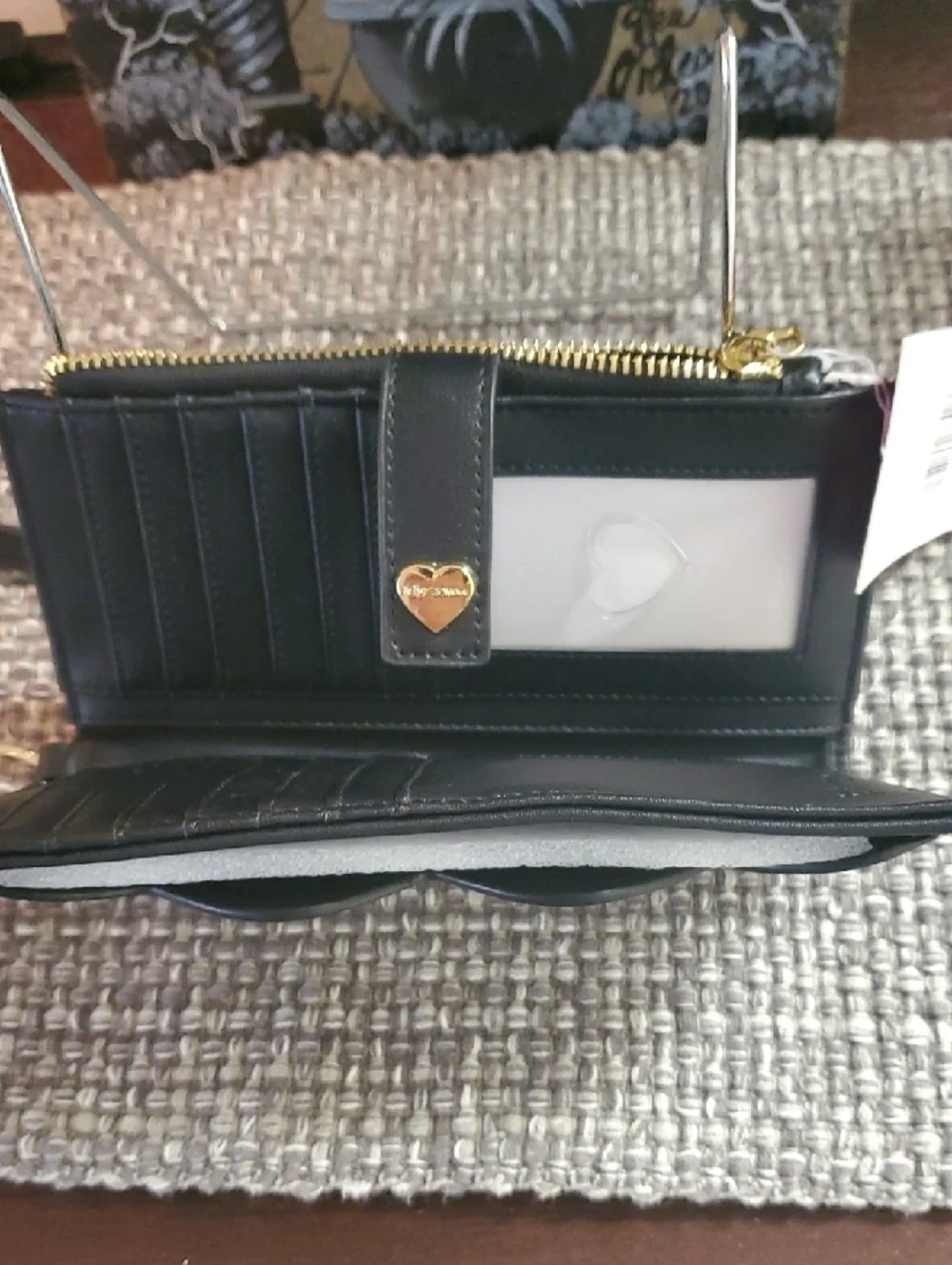 Betsey Johnson White Heart Leopard Print Wristlet/Wallet with Black Trim - Picture 6 of 12